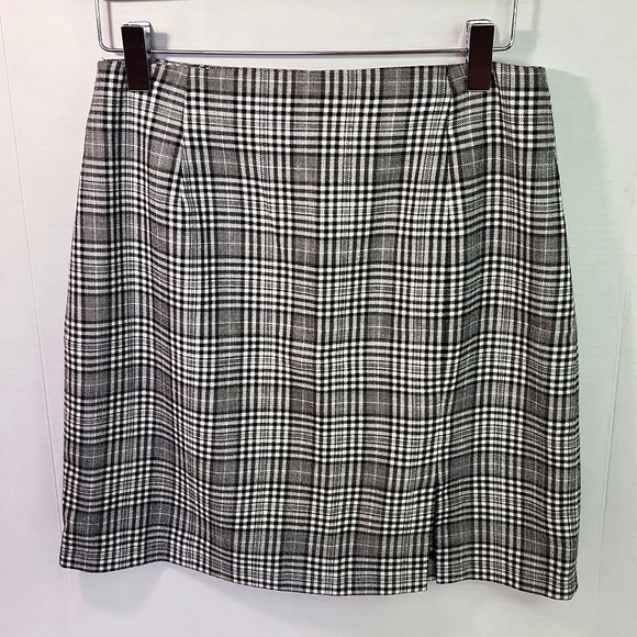 ZARA Plaid Mini Skirt (S) - Picture 3 of 11